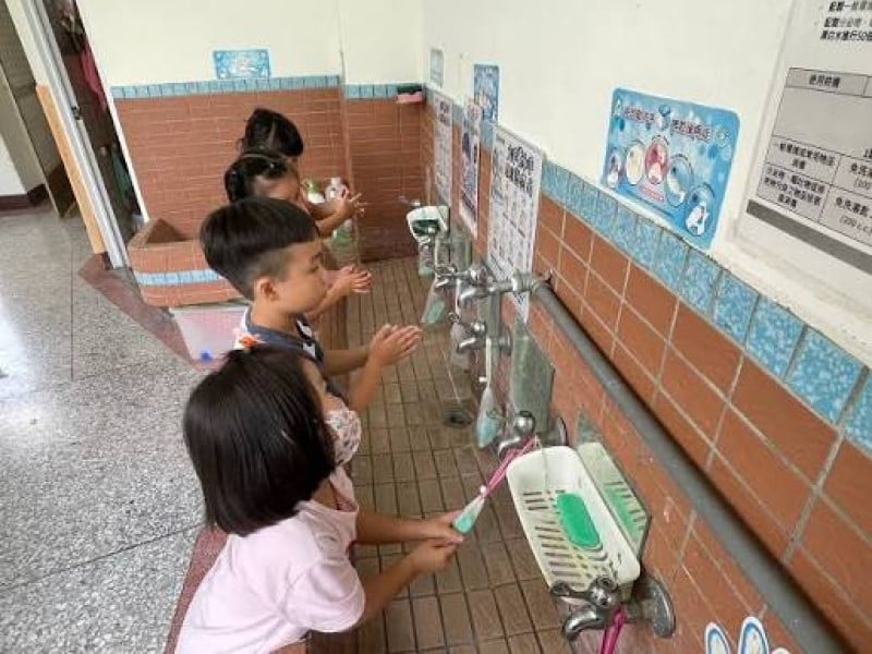 腸病毒警報未解除！單週破萬人就醫 5歲以下幼童慎防重症前兆